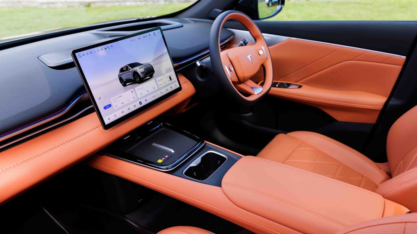 Changan Deepal S05 interior – orange