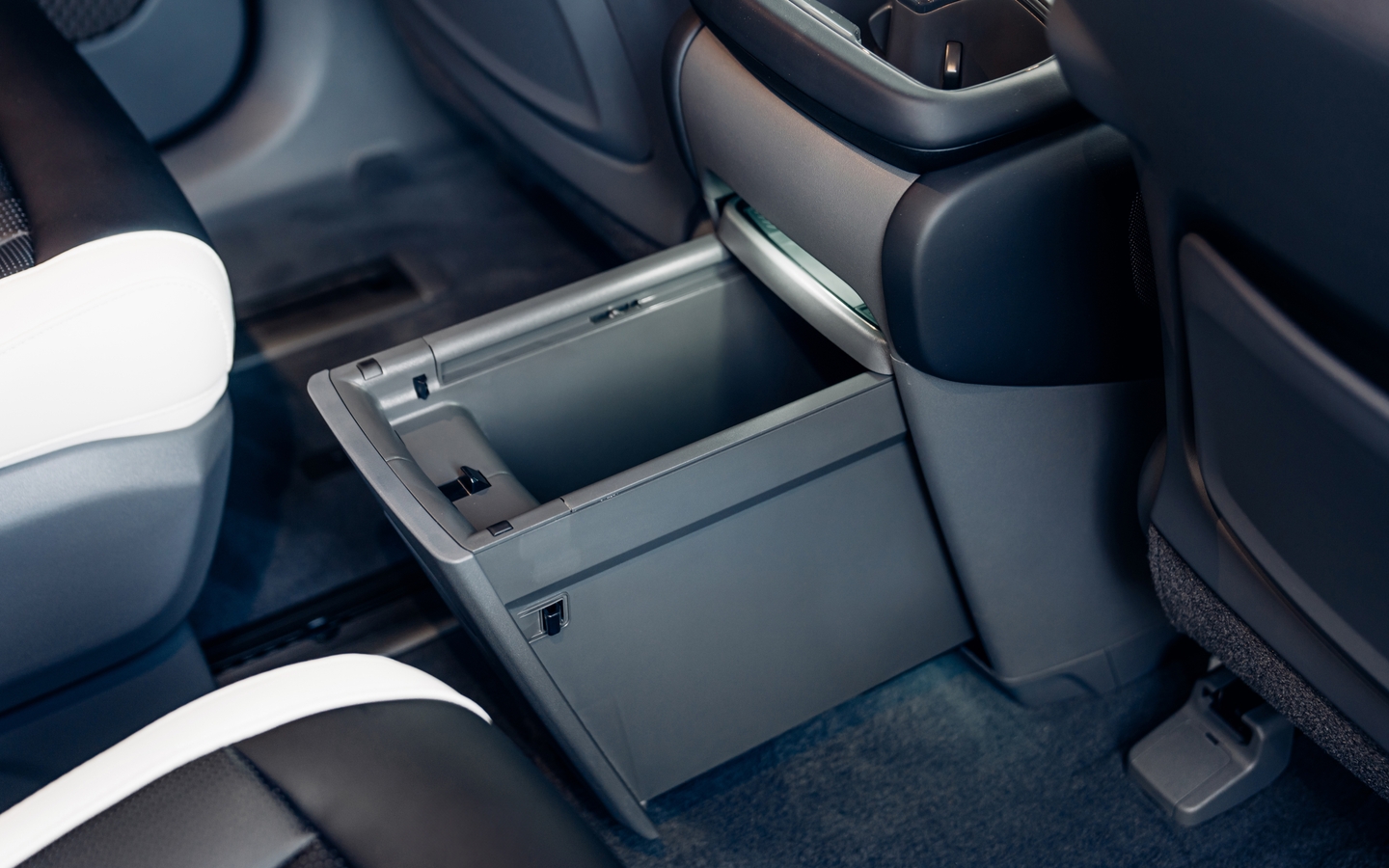 Kia EV9 middle row cubby hole