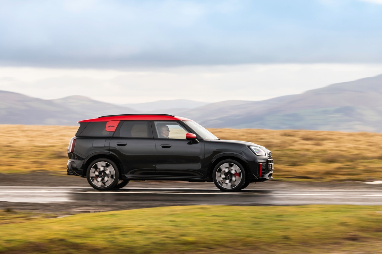 Mini Countryman JCW side driving shot