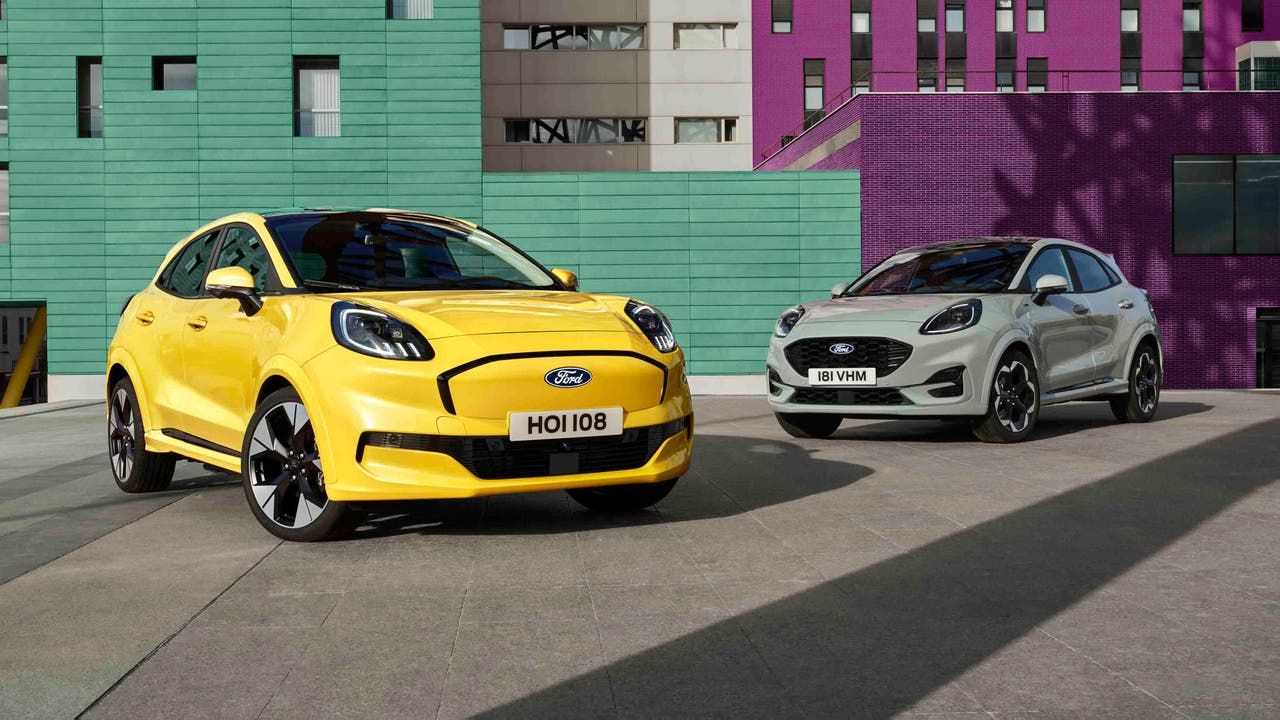 Ford Puma Gen-E next to petrol Puma