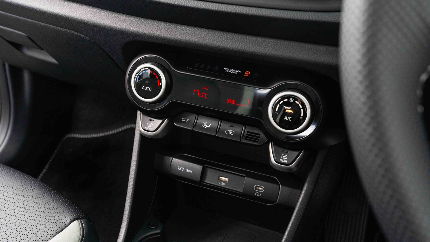 Kia Picanto air conditioning controls