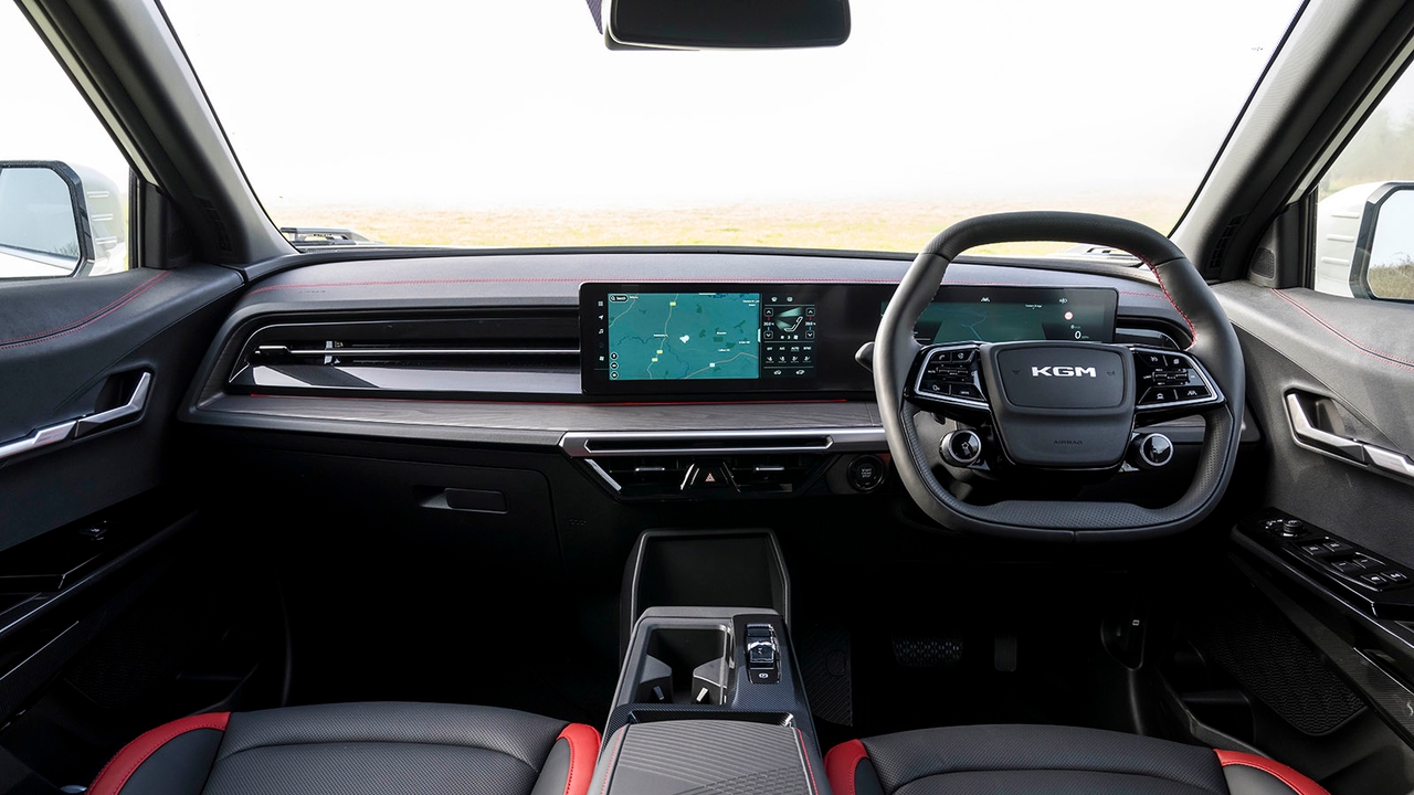 KGM Actyon interior