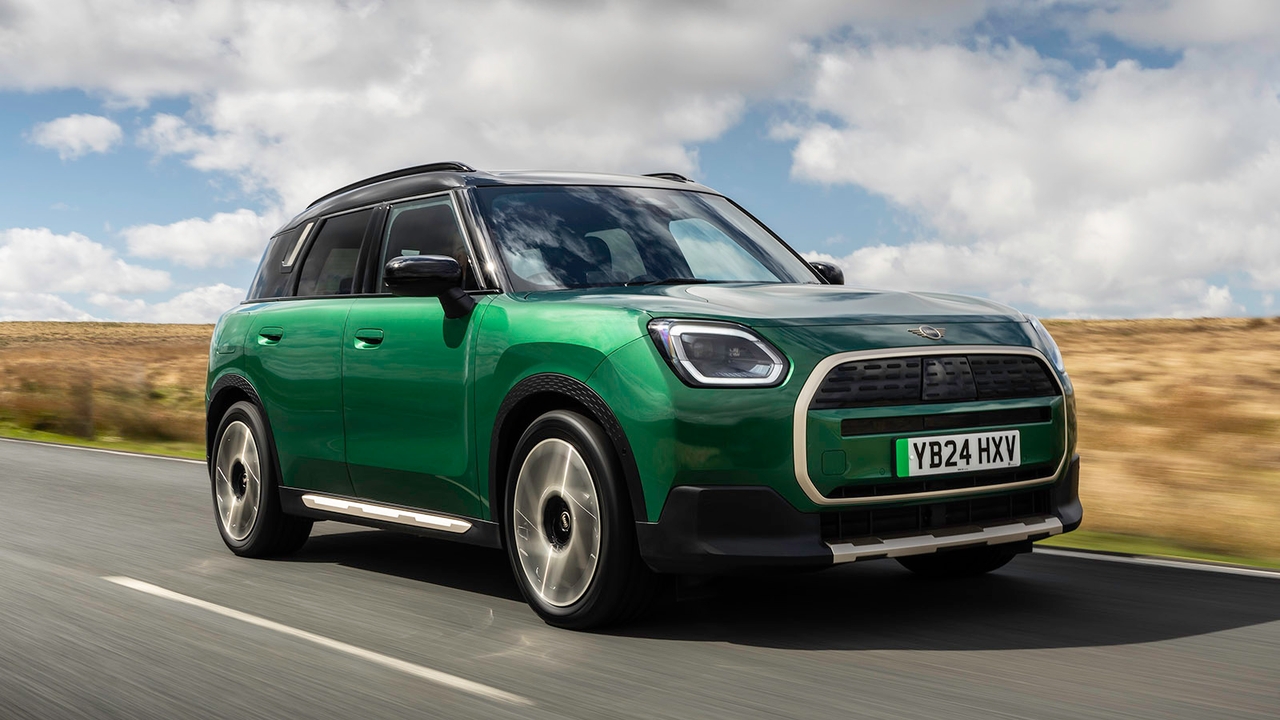 Mini Countryman in green