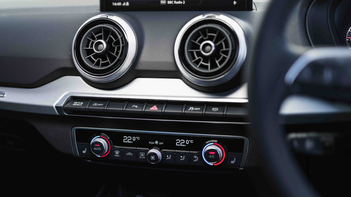 Audi Q2 climate controls