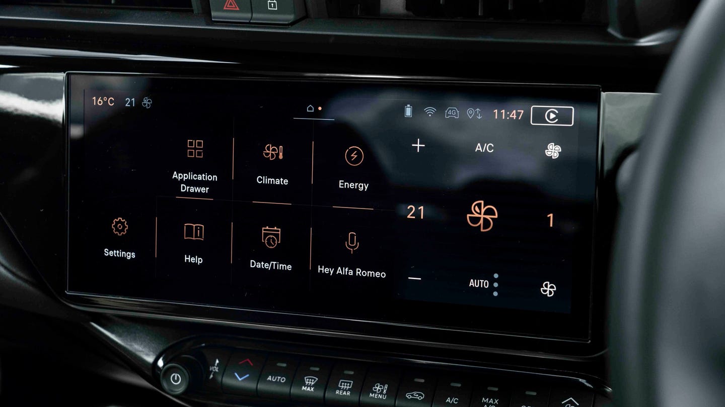 Alfa Romeo Junior touchscreen