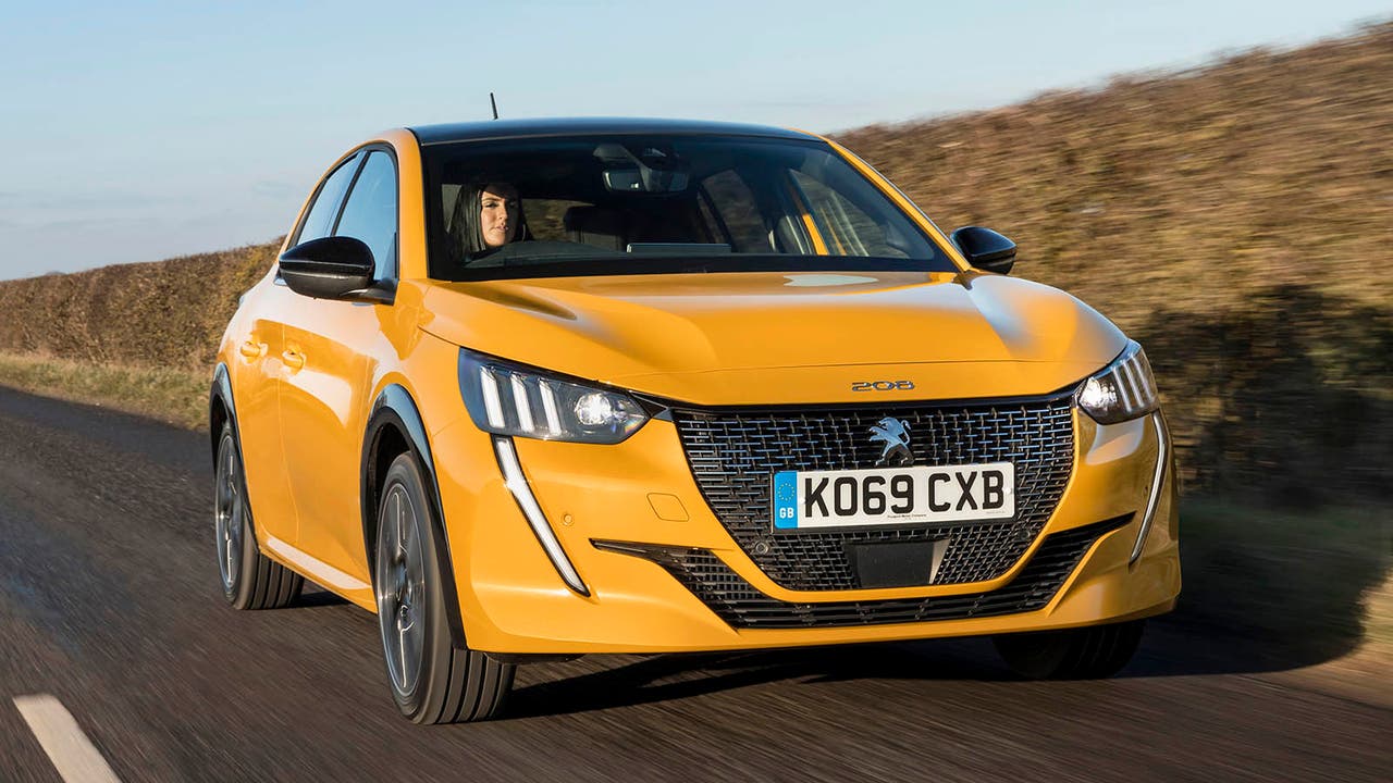 Peugeot 208 in yellow