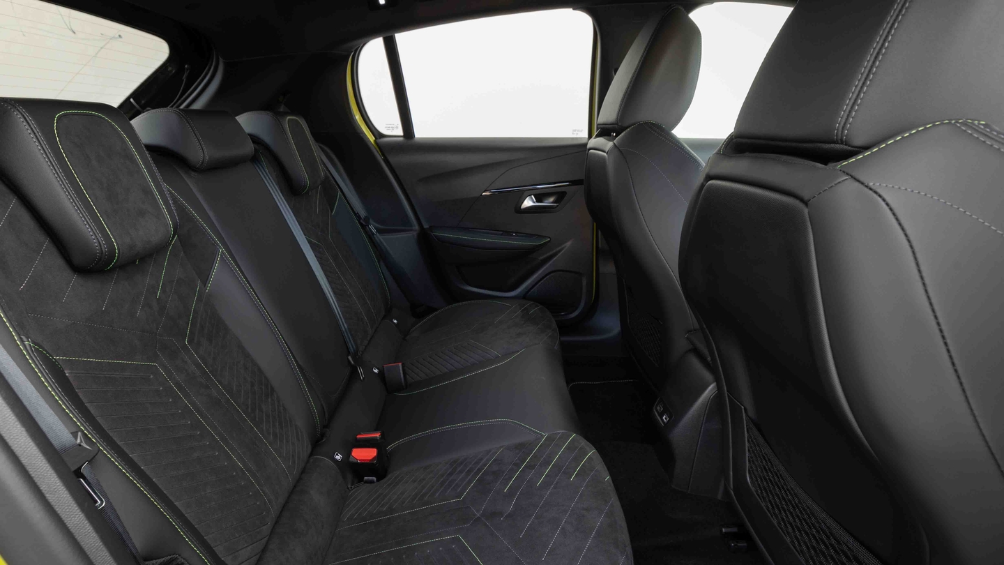 Peugeot 208 rear seats