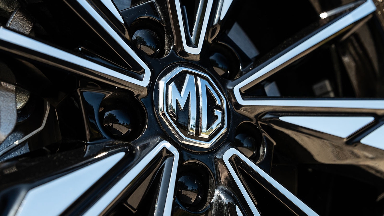 MG warranty badge detail