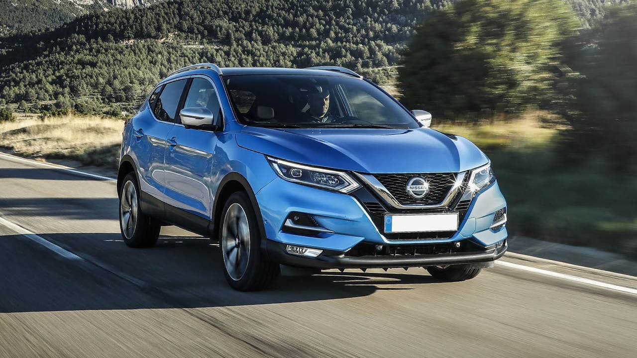 Nissan Qashqai in light blue – driving shot