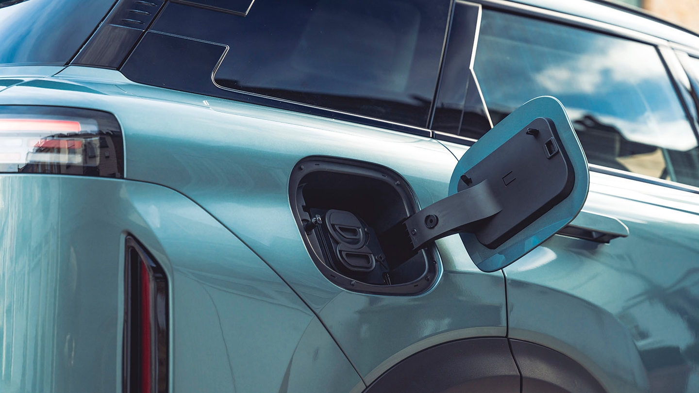 Jaecoo 7 - review - charging detail