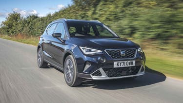 SEAT Arona driving