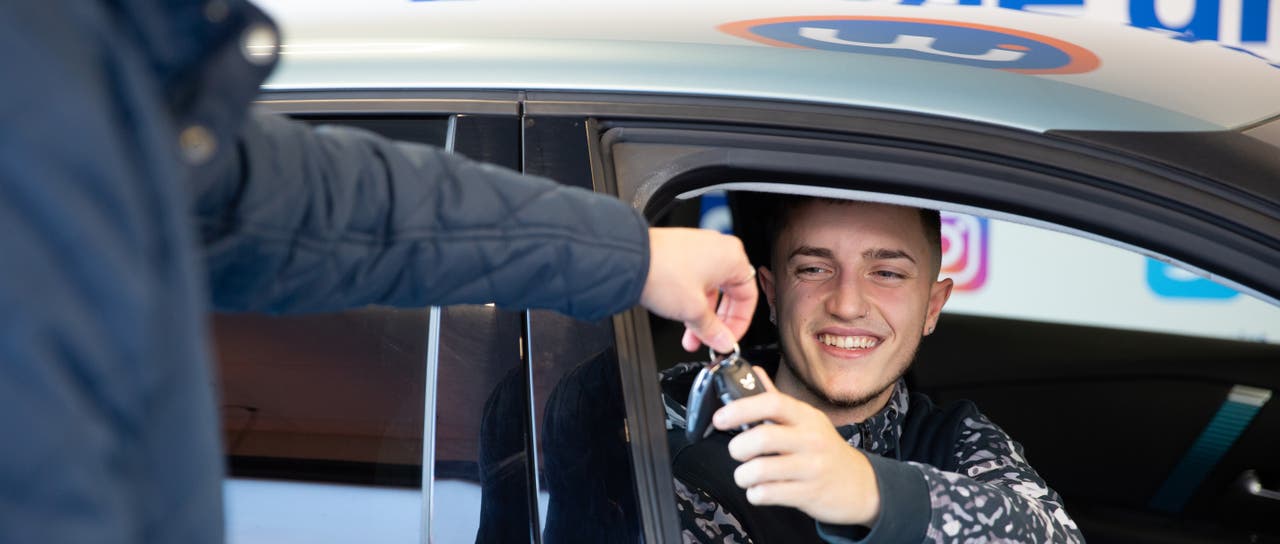 Customer being handed the keys to their new car