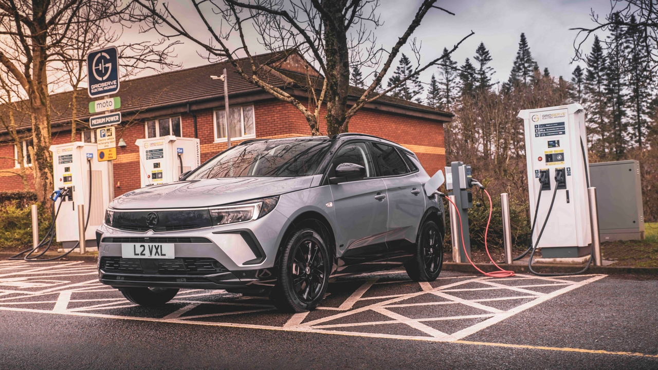Vauxhall Grandland PHEV charging