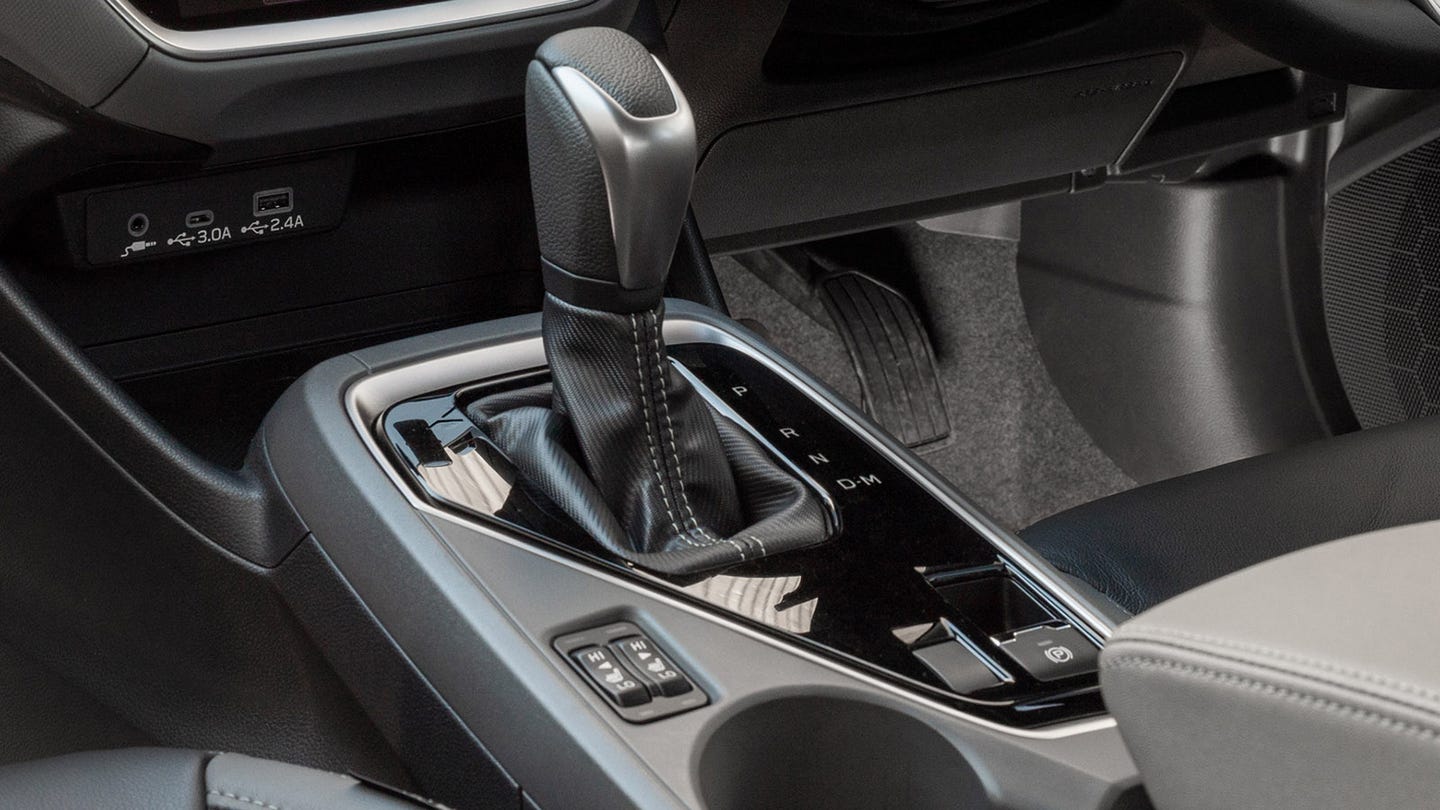 Review – Subaru Crosstrek – centre console detail
