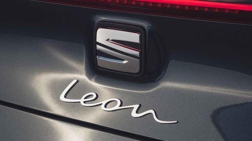 SEAT Leon badge