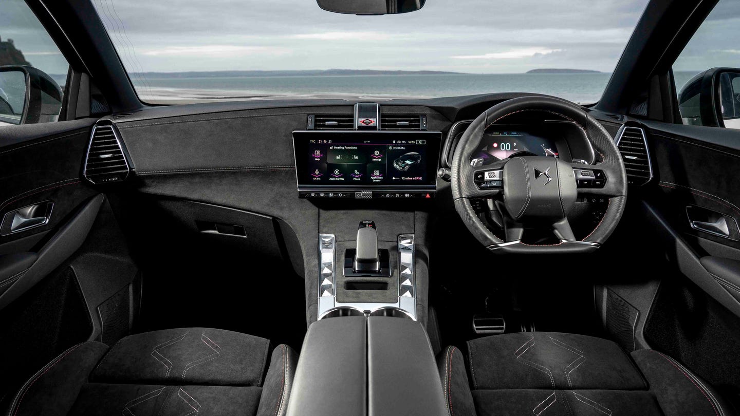 DS 7 interior