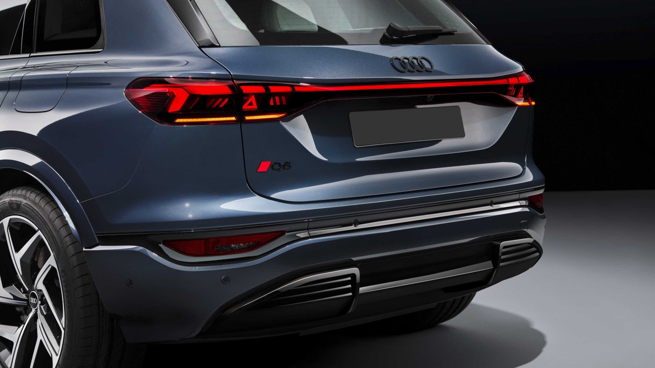 Audi Q6 e-tron tail-light with integrated warning