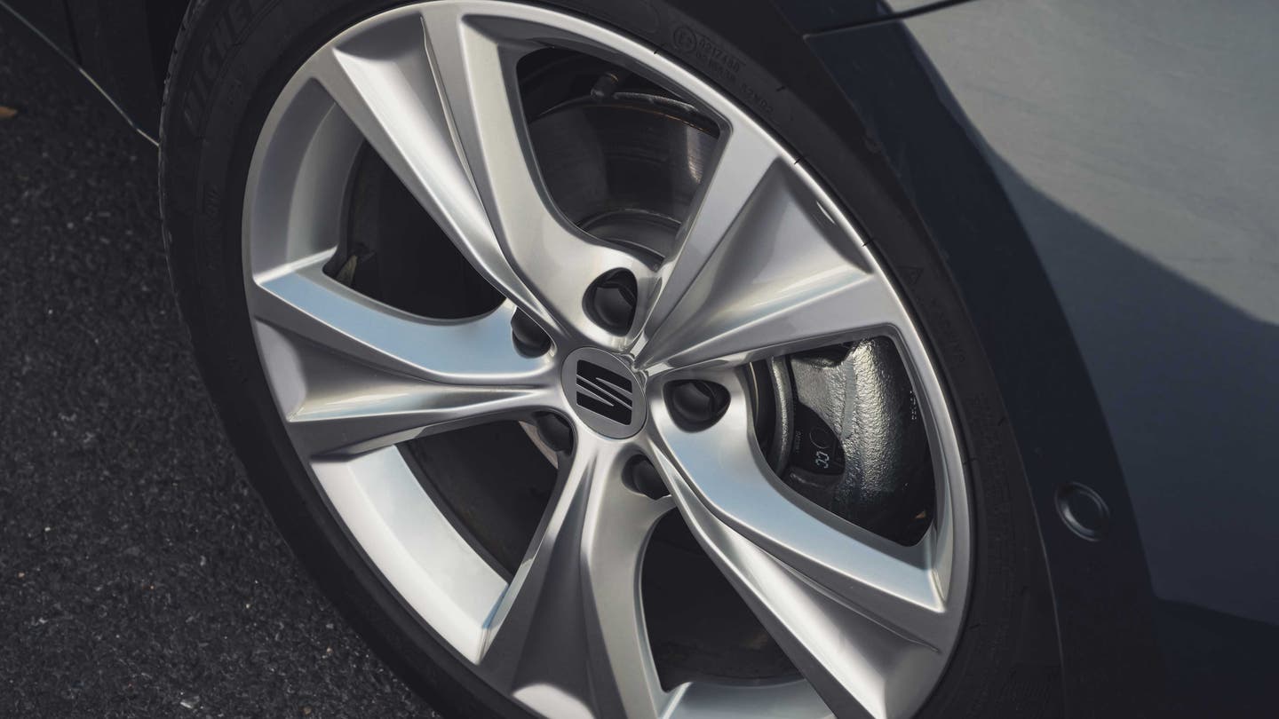 SEAT Leon alloy wheel