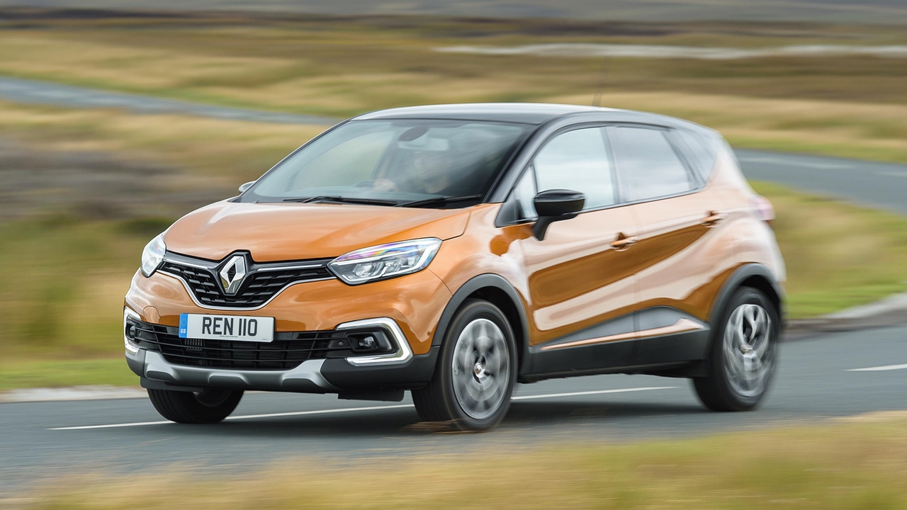 Renault Captur in orange