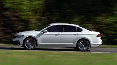 2014-2023 Volkswagen Passat review side