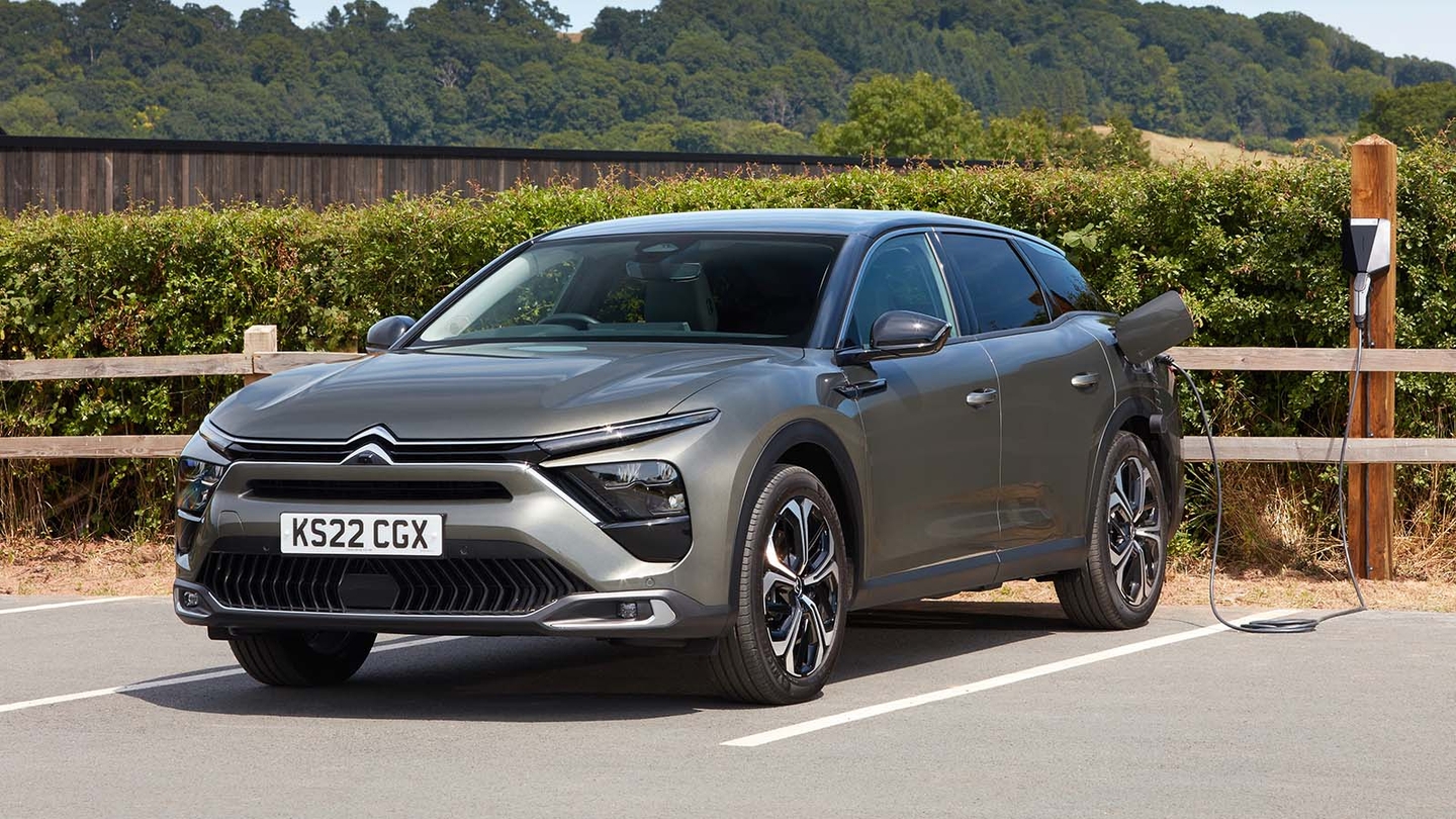 Citroen C5 X review image charging