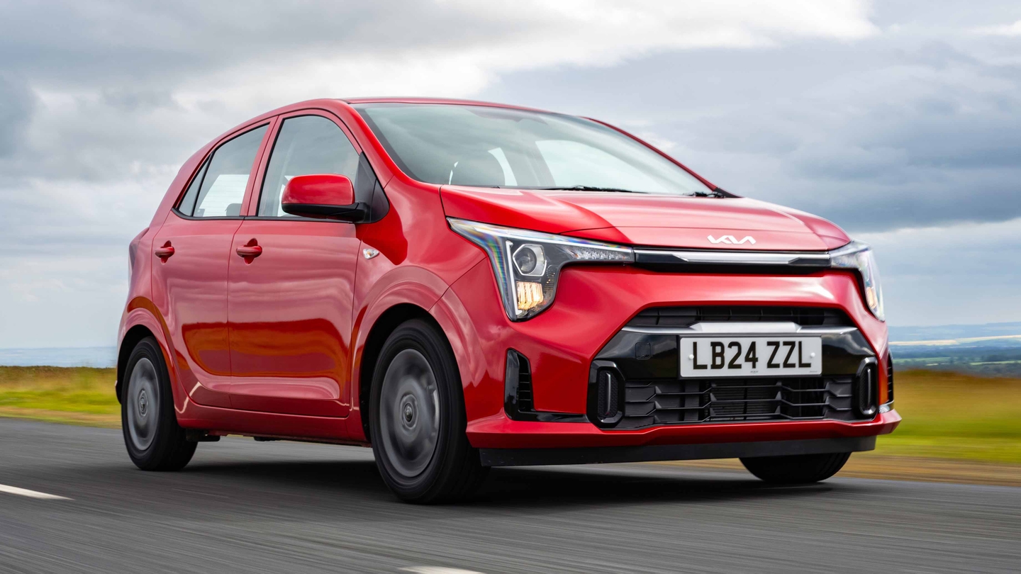 Kia Picanto driving (2 trim, facelift model)