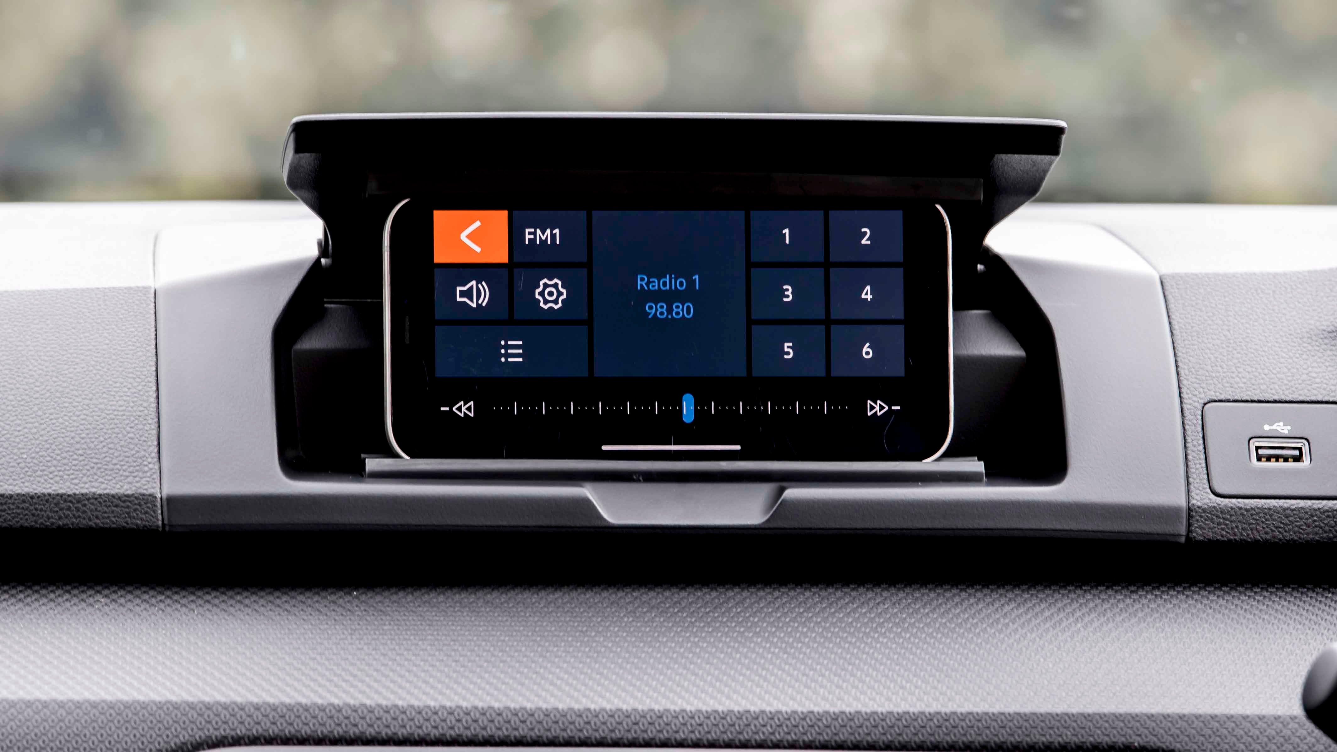 Dacia Sandero Media Control system – phone in holder