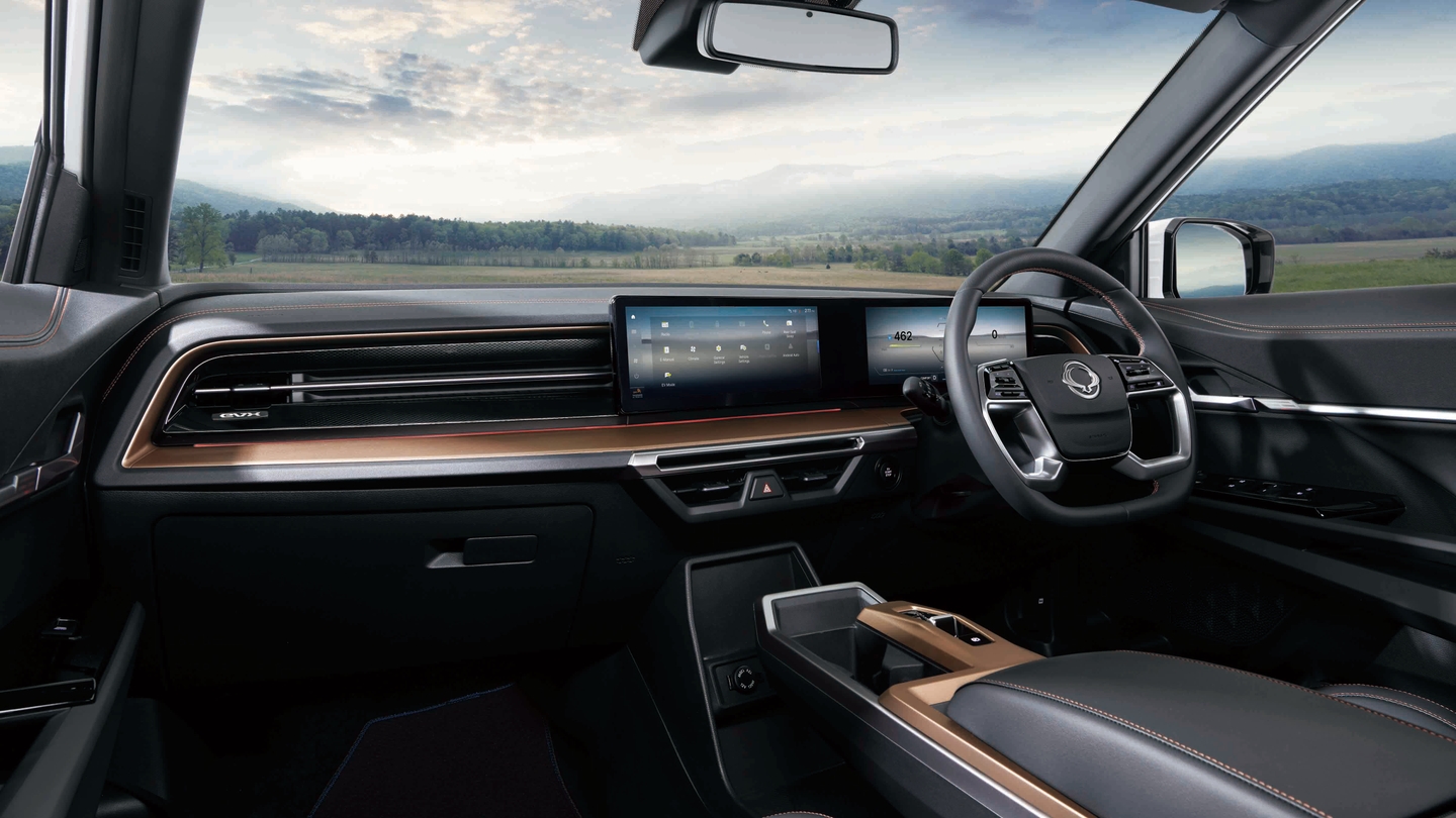 KGM Torres interior