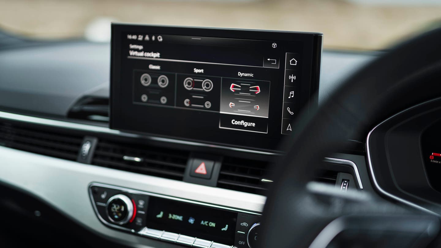 Audi A5 media screen showing Virtual Cockpit settings