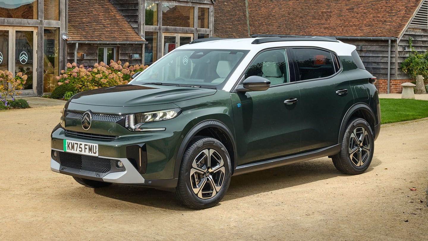 Citroen e-C3 Aircross front/side view