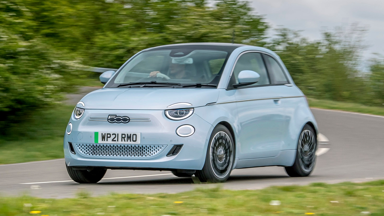 Fiat 500 Electric in blue