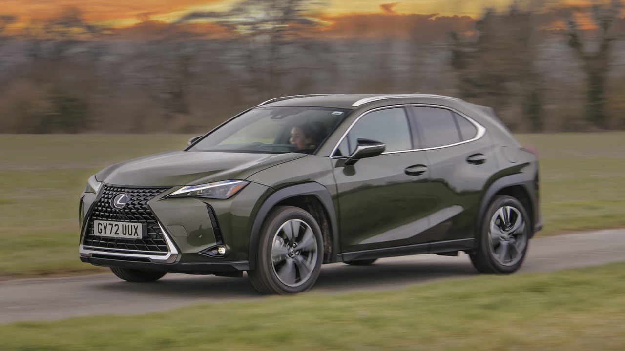 Lexus UX in green