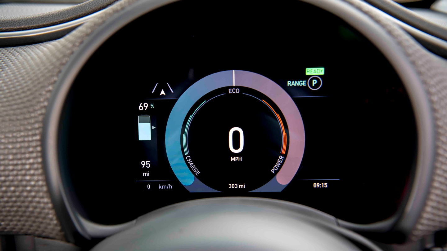 Fiat 500e driver's display