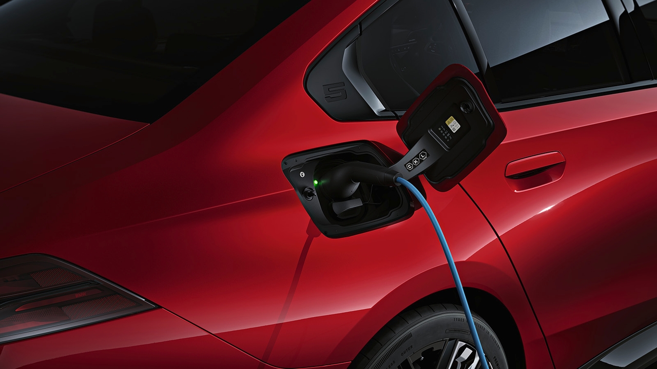 BMW i5 charging