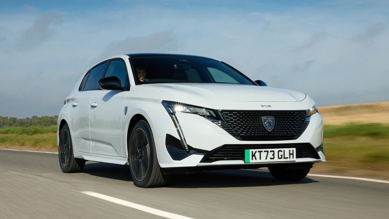 Peugeot e-308 in white