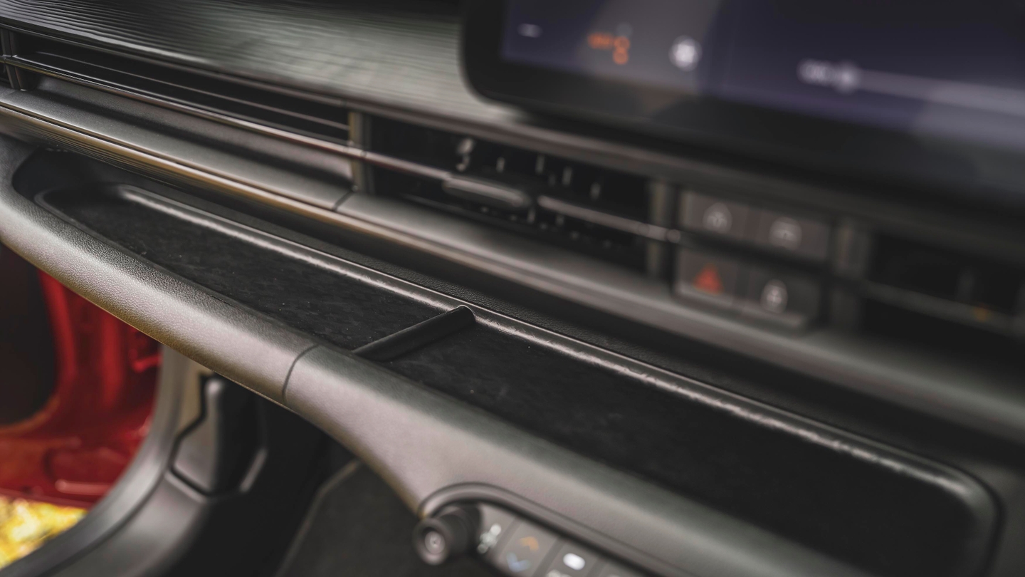 Jeep Avenger storage tray