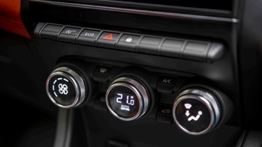 Renault Captur climate controls