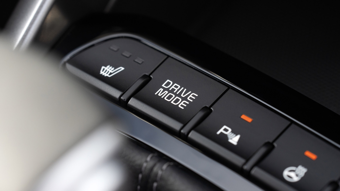 Kia Stonic centre console buttons