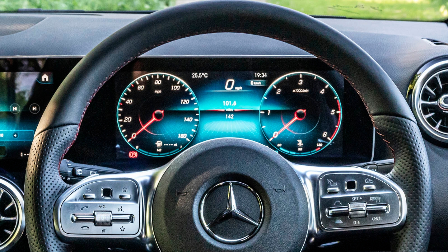 Mercedes GLA review driver's dials