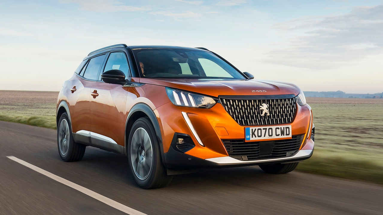 Peugeot 2008 in orange