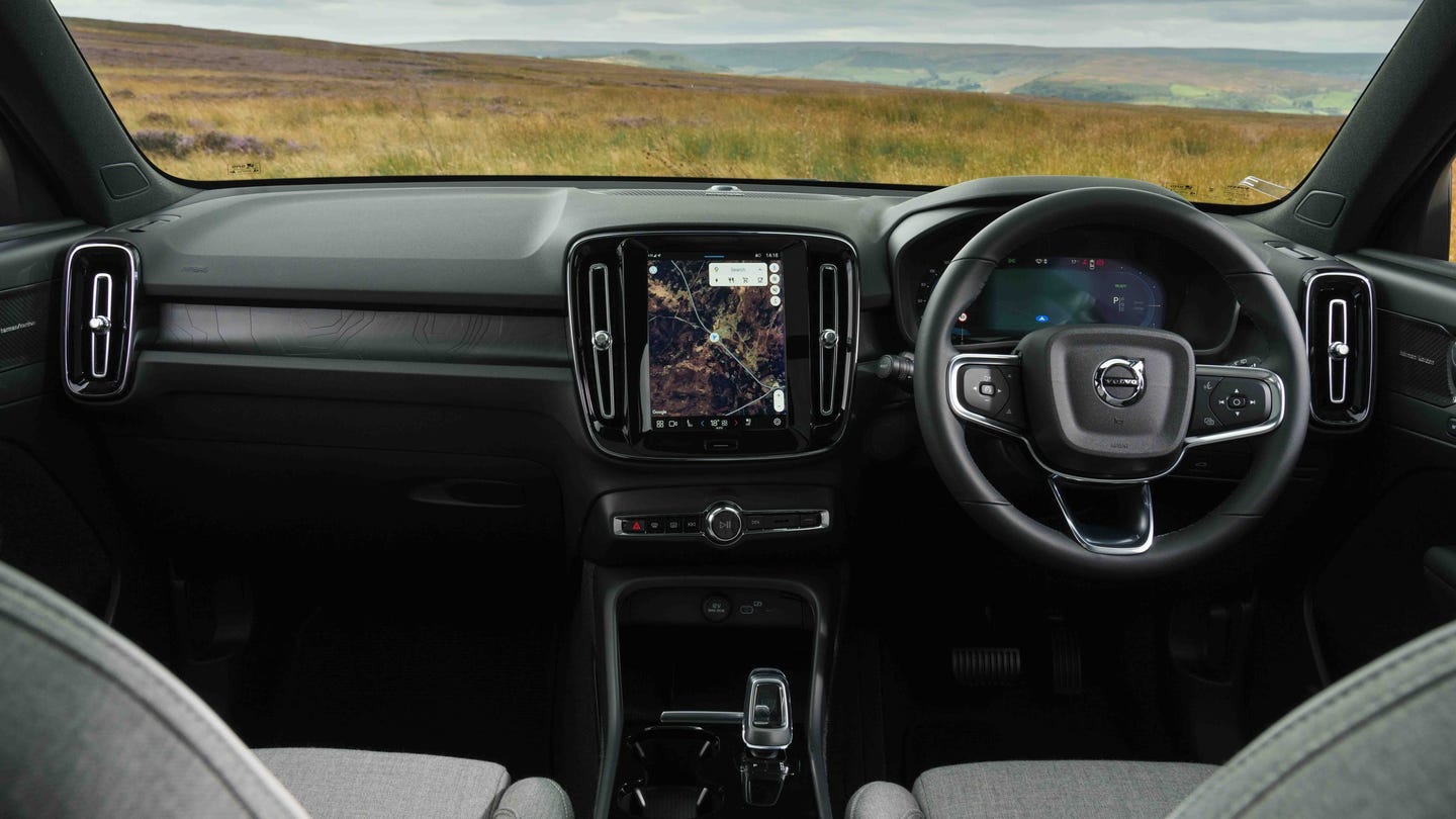Volvo EX40 interior