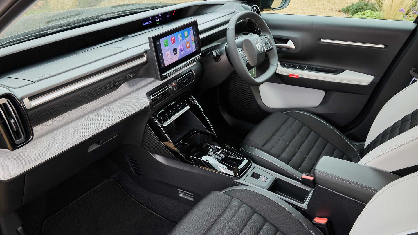 Citroen e-C3 Aircross interior wide view