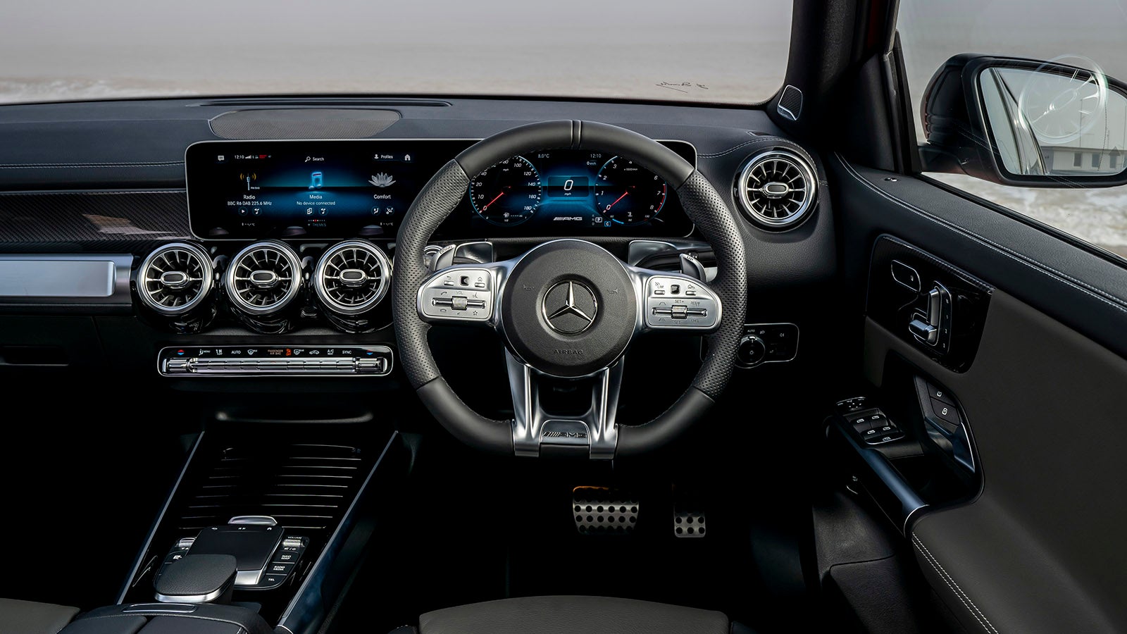 Mercedes GLB review (GLB 35 AMG) interior
