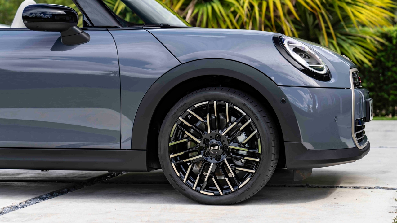 2025 Mini Convertible alloy wheel