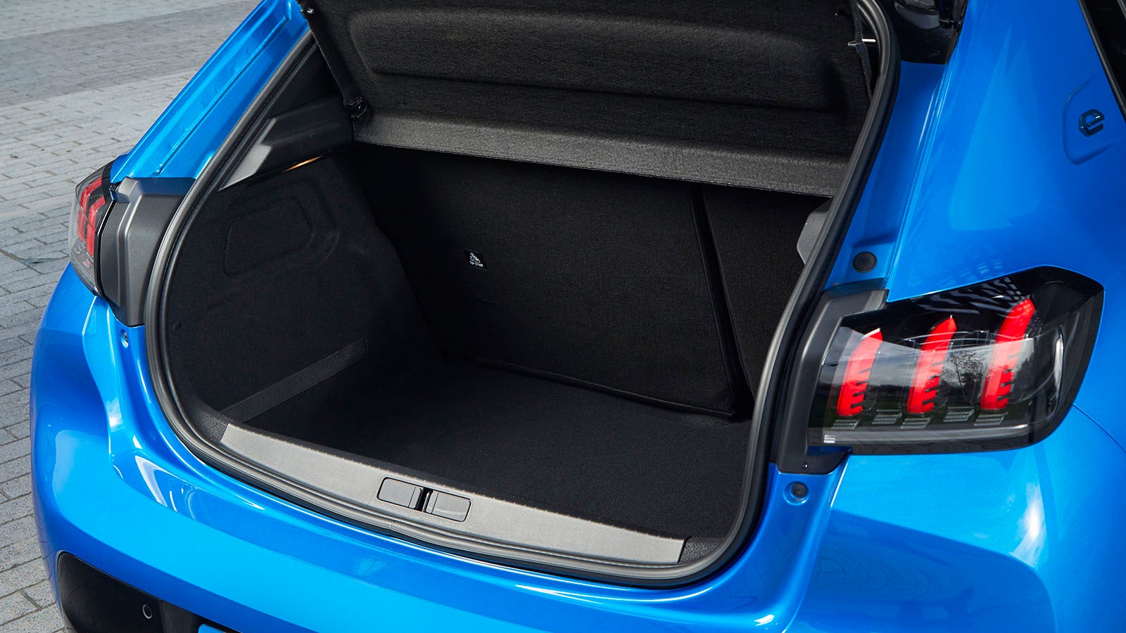 Peugeot 208 review boot space