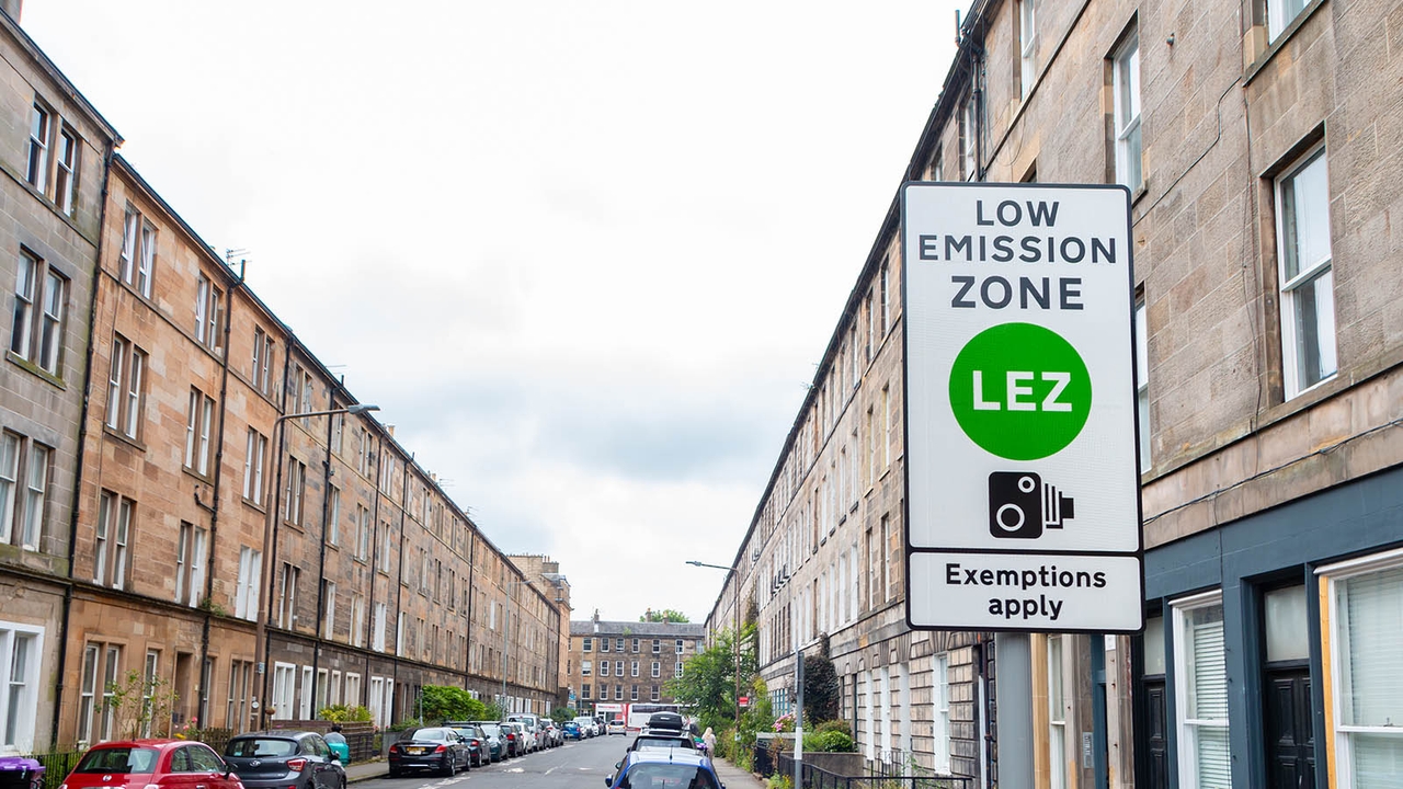 Low Emissions Zone sign