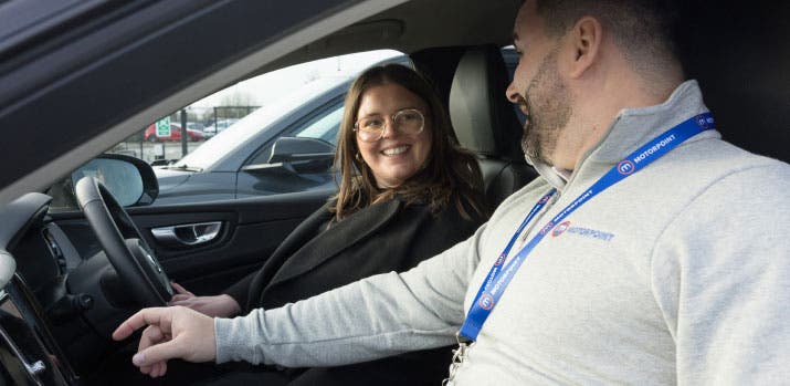 woman buying motorpoint car