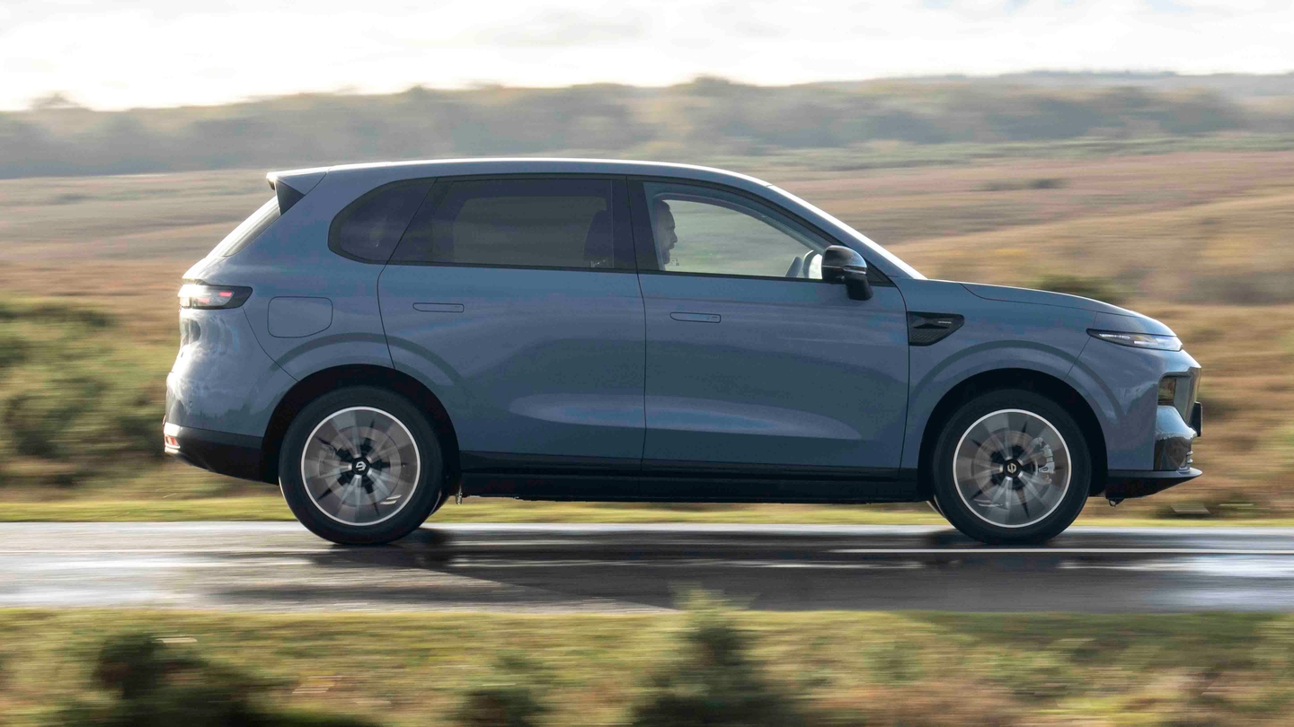 Leapmotor B10 driving side view