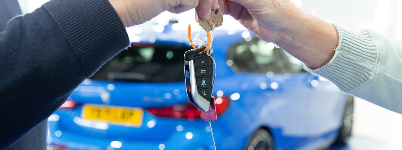 Key handover for a blue BMW 1 Series