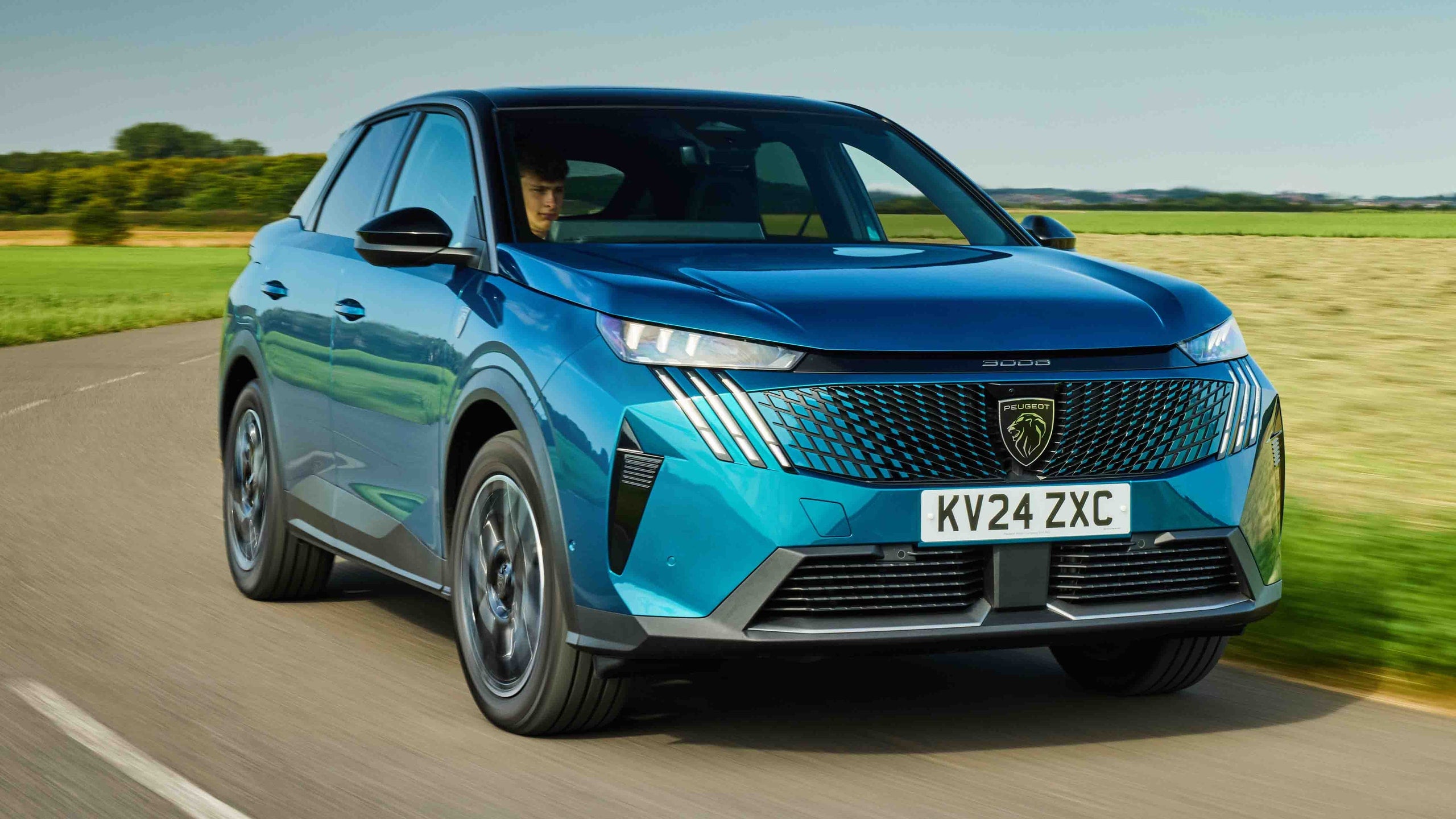New Peugeot 3008 driving
